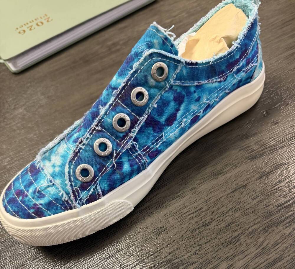 NEW BLOWFISH women's play sneaker shoe in turquise tie die
